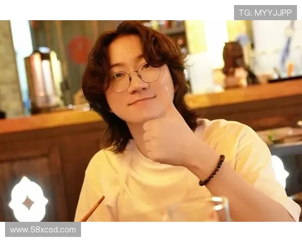 《足球教练》丹尼踏上职业赛场新征程